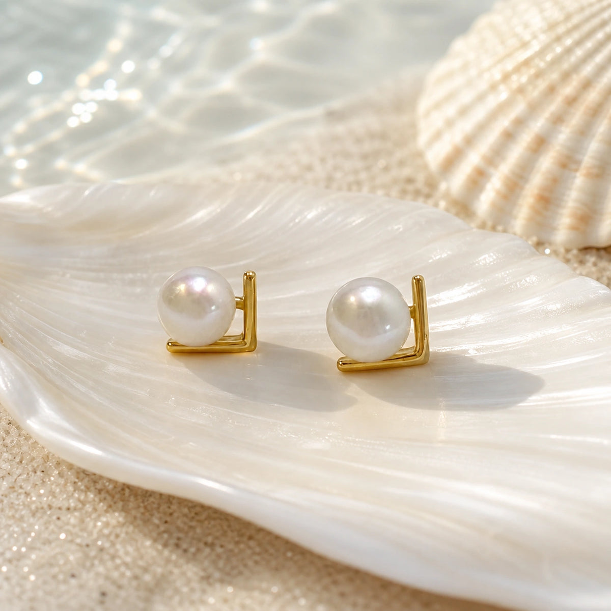 Eira丨V Pearl Studs - Gold