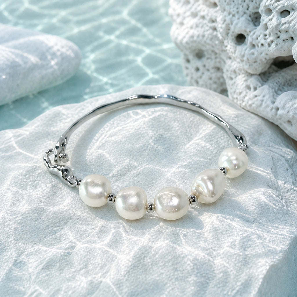 Silver baroque freshwater pearl bracelet product display