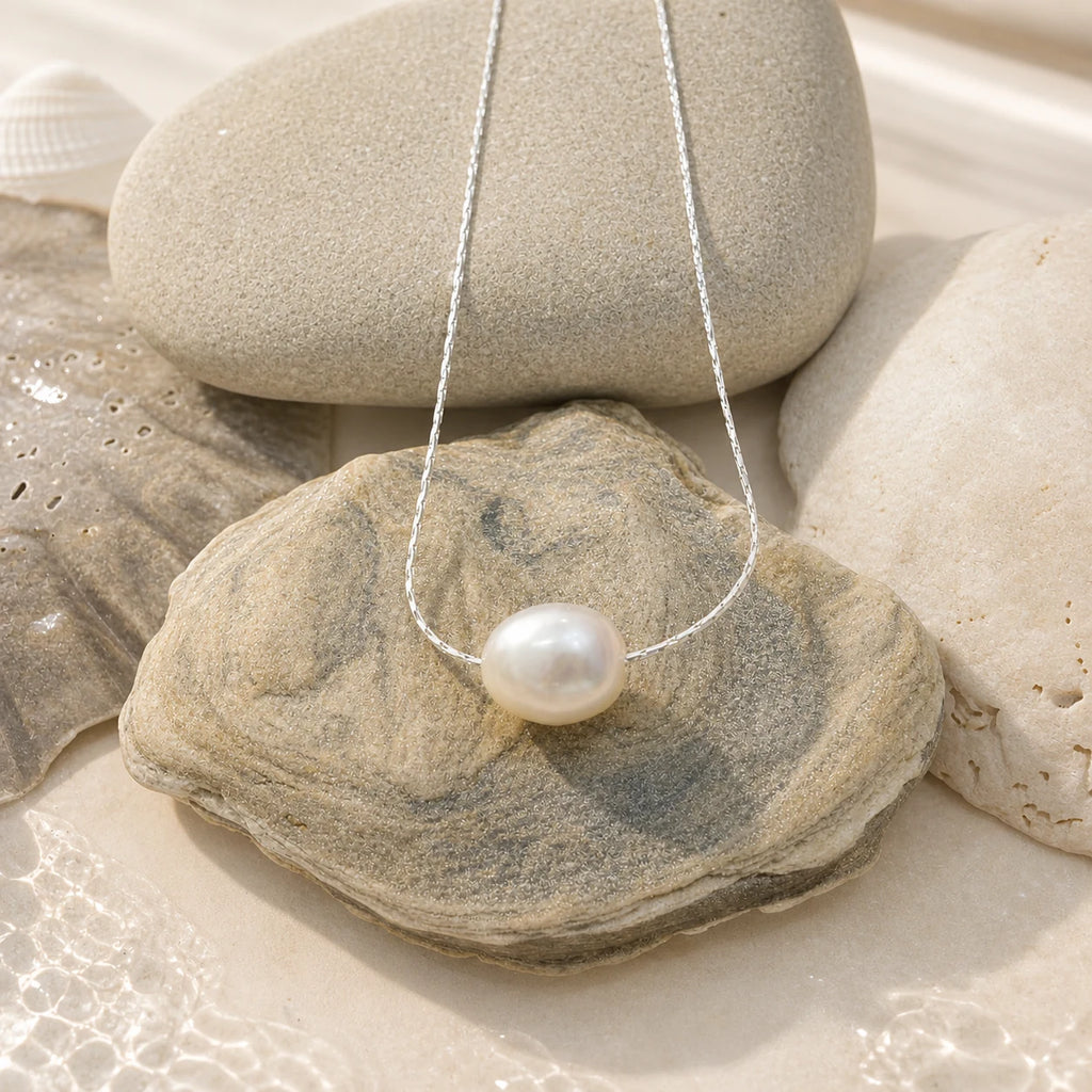 Baroque pearl necklace in silver styled product image