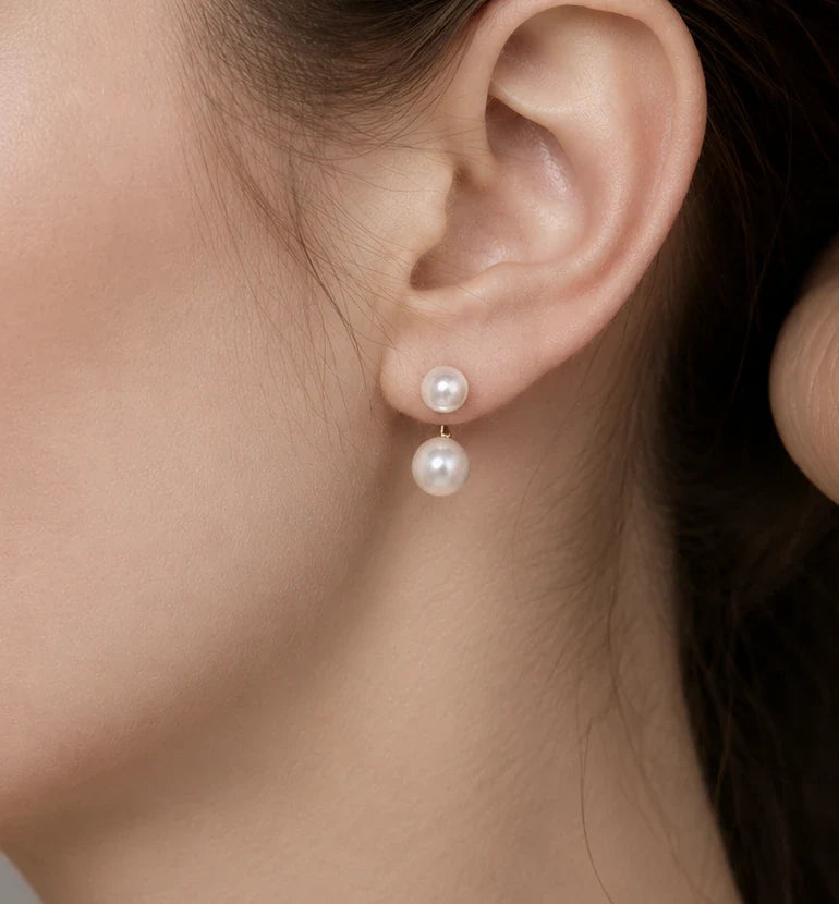 Close-up of double pearl jacket earrings in Gold-plated 925 sterling silver.