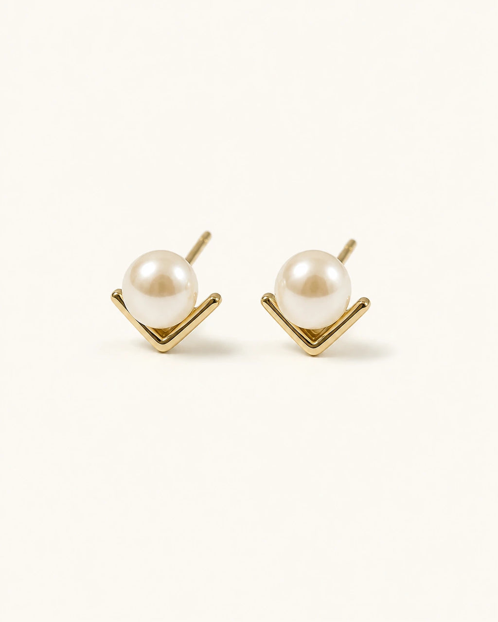 V-shaped pearl stud earrings product image in gold-plated brass