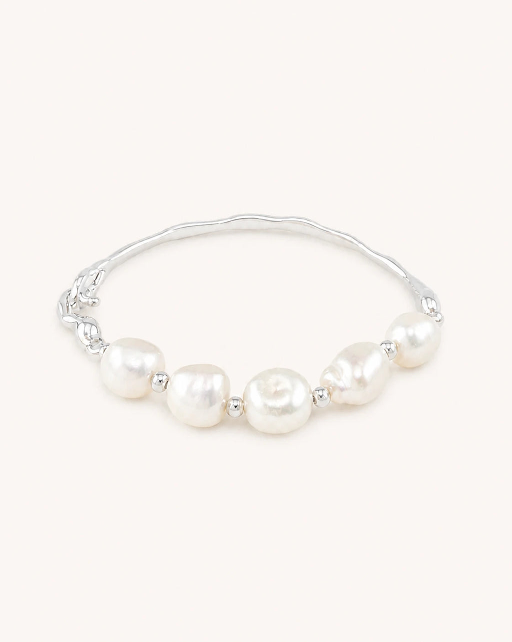 Silver baroque freshwater pearl bracelet close-up