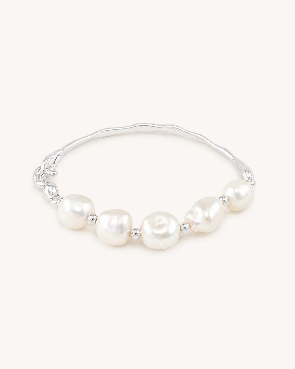 Silver baroque freshwater pearl bracelet close-up