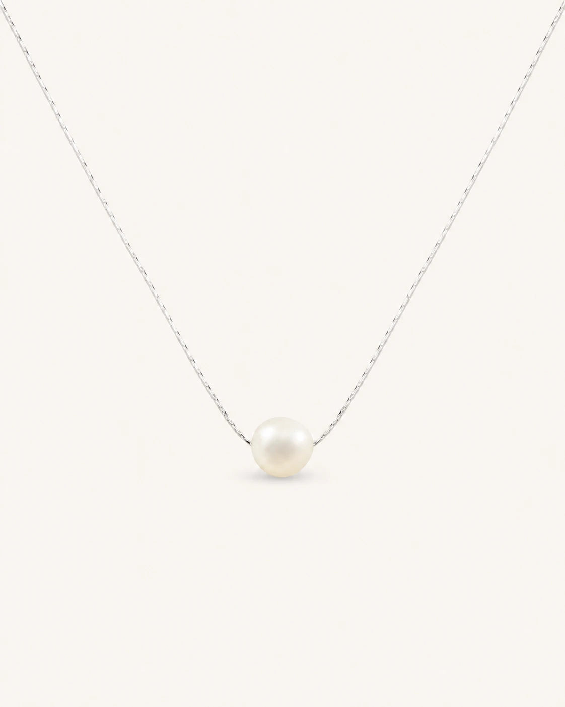 Baroque pearl necklace in silver white background main image