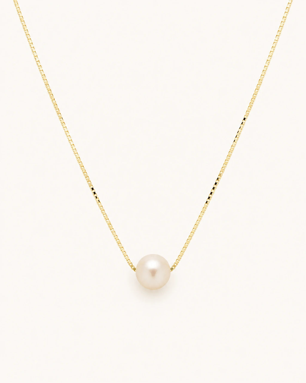 Freshwater pearl necklace 8.5mm in gold white background main image