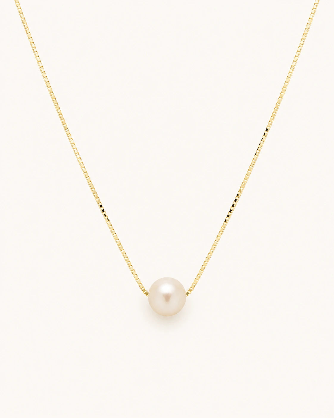 Freshwater pearl necklace 8.5mm in gold white background main image