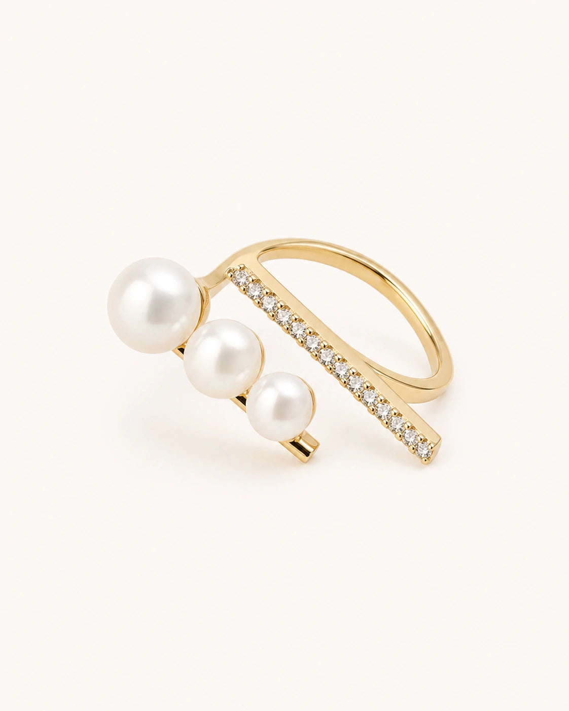 French triple pearl ring in gold with three white pearls and crystal bar detail