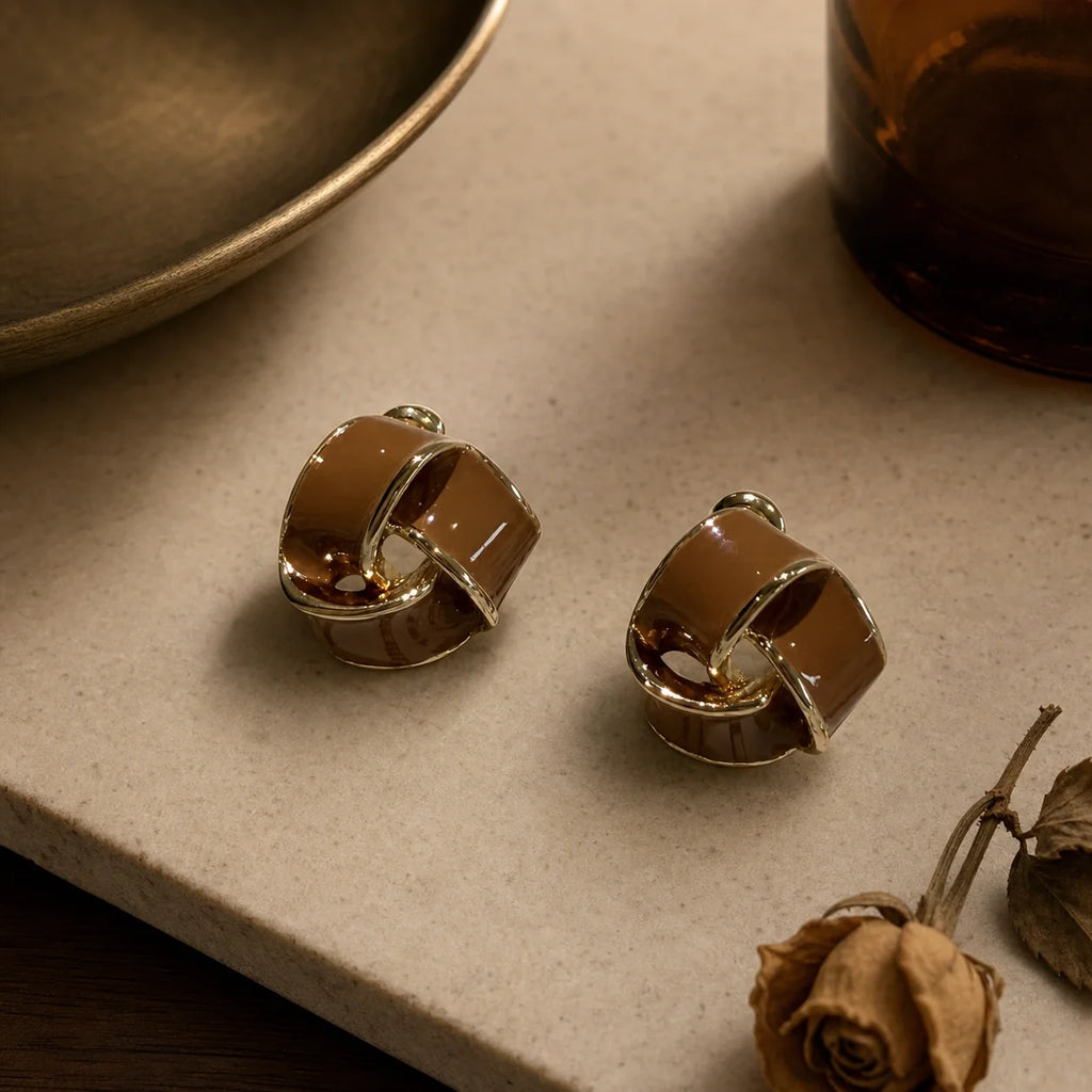 Brown geometric stud earrings product detail image