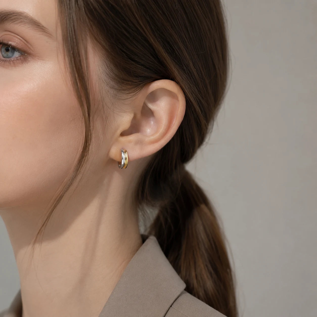 Close-up of two-tone hoop earrings in Gold-plated 925 sterling silver.